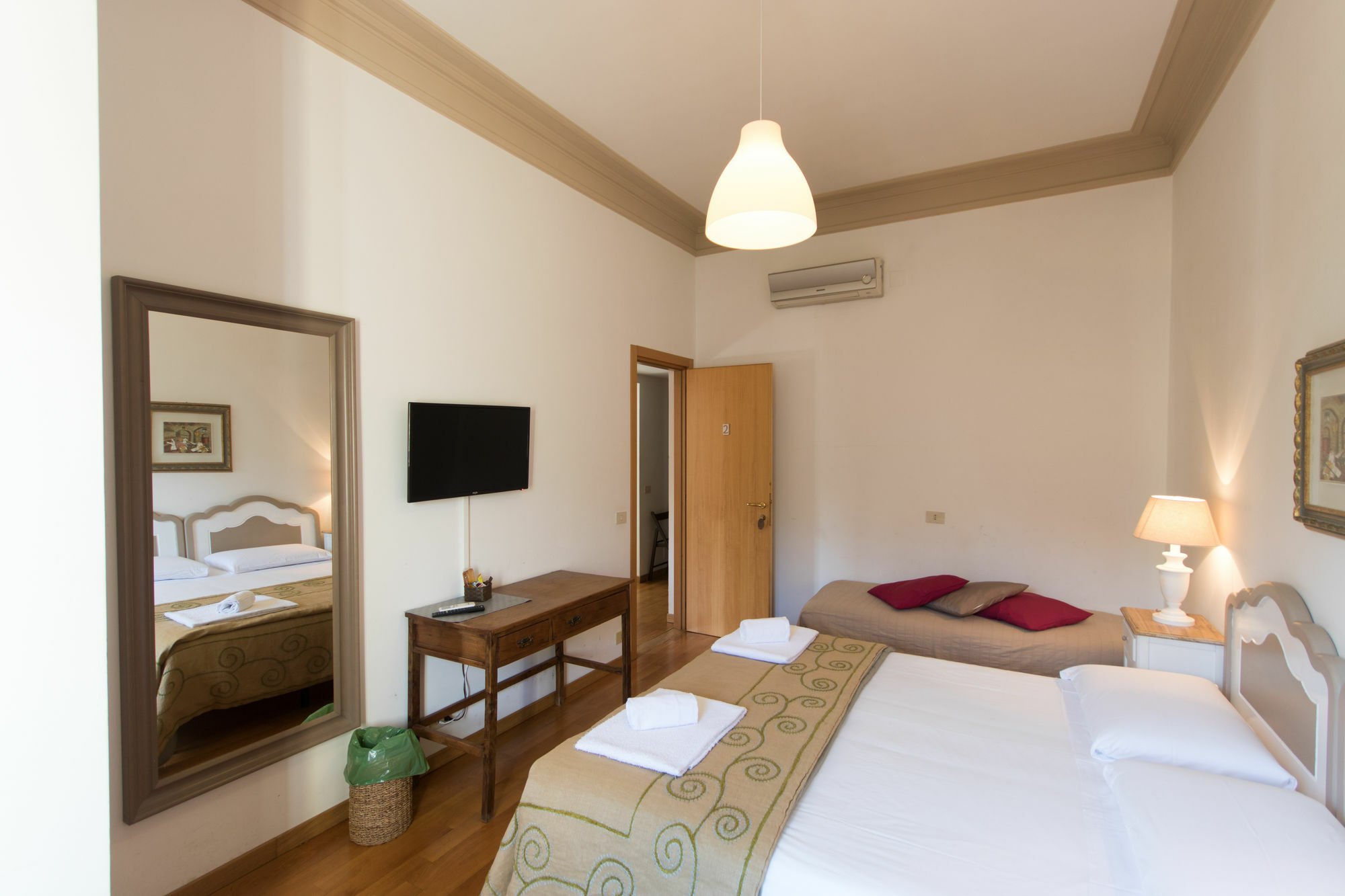 Le Suites Di Tevere Home ローマ エクステリア 写真